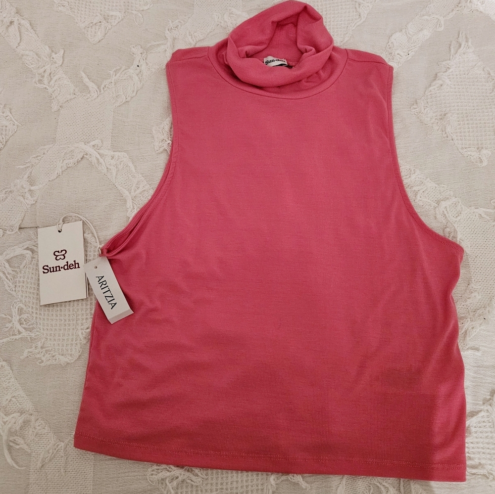 **Sale** $10 NWT Aritzia Sun-Deh Tank Top